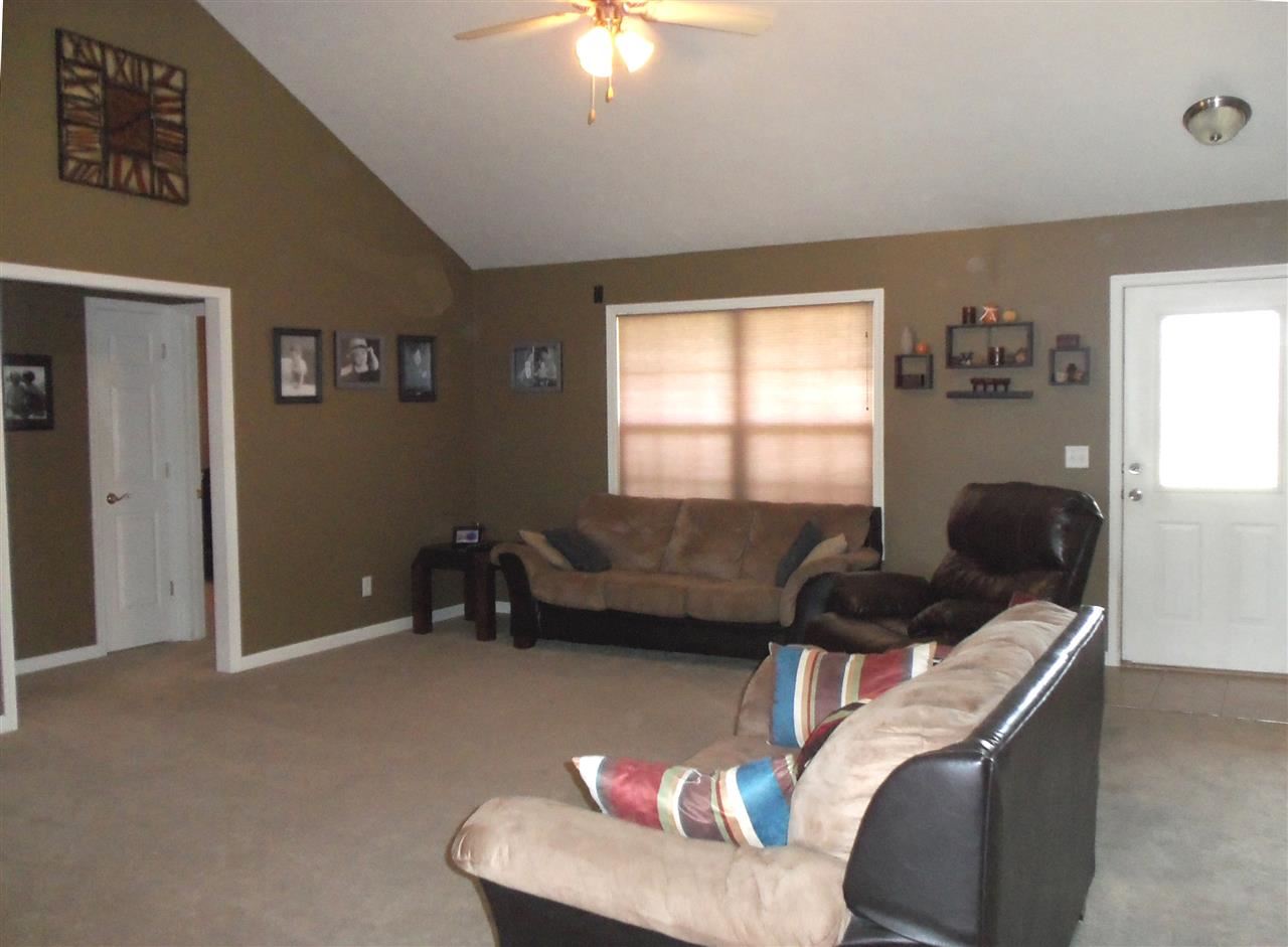 10584 Fall Creek Dr, Newburgh, IN 47630 photo 3