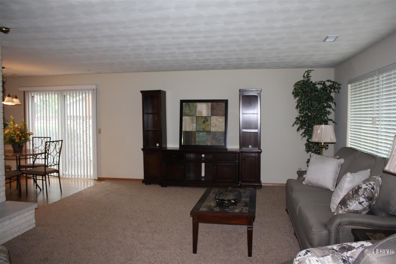 1315 Pelham Dr, Fort Wayne, IN 46825 photo 3