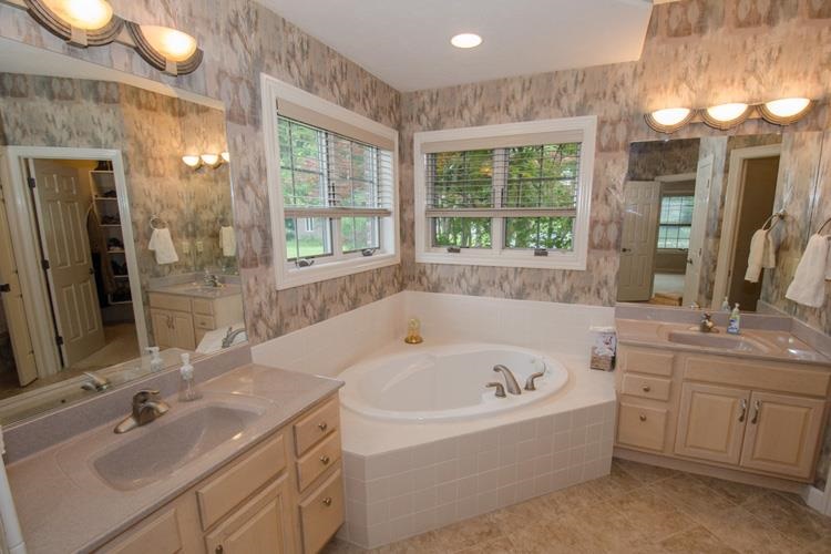 23152 Greenleaf Blvd, Elkhart, IN 46514 photo 23