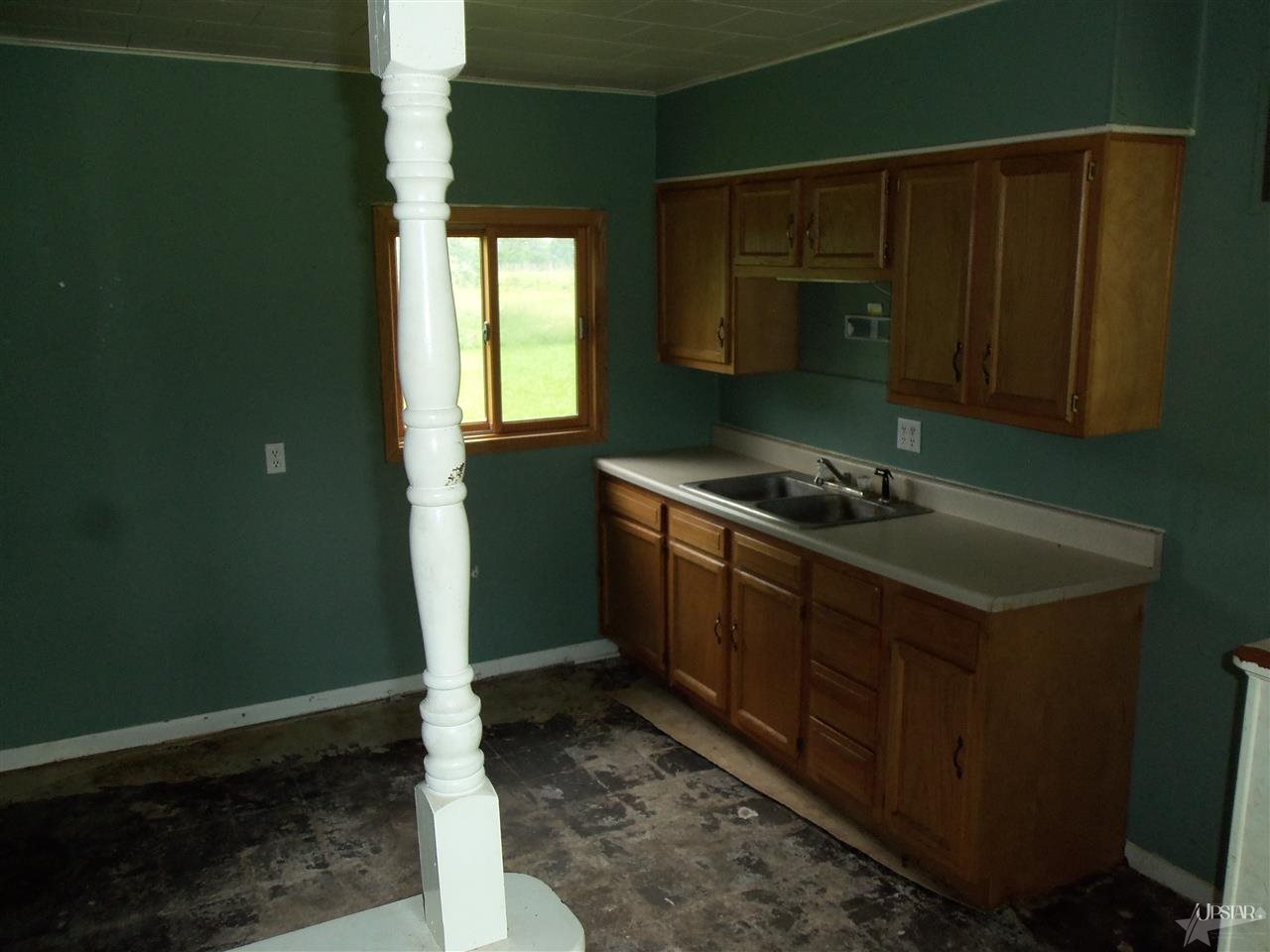 429 Walnut St, Butler, IN 46721 photo 3