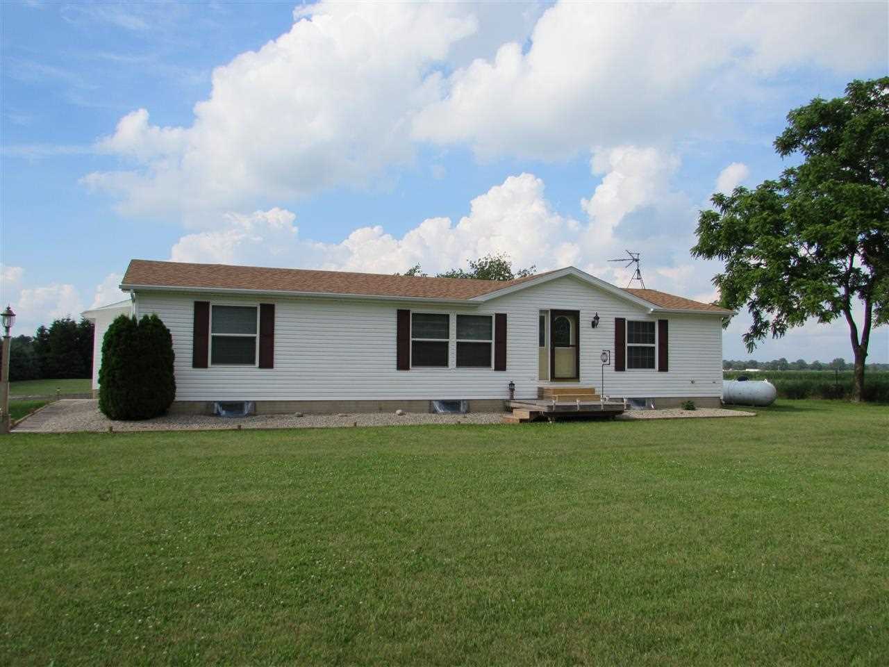 6470 E 600 N, Howe, IN 46746 photo 1