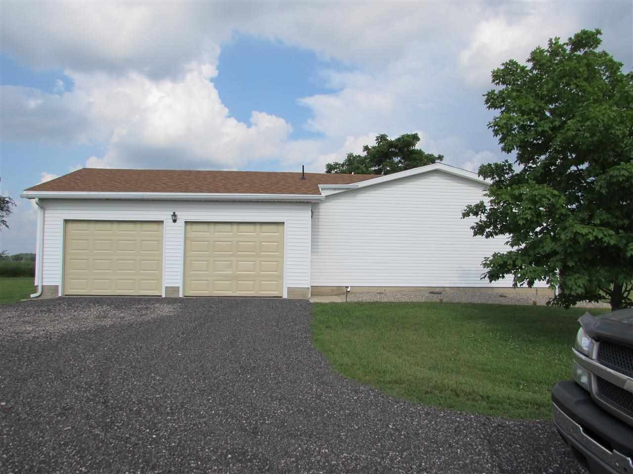 6470 E 600 N, Howe, IN 46746 photo 2