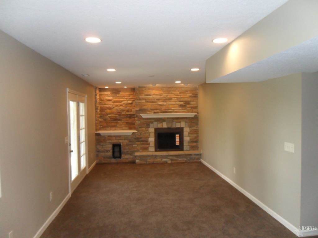 5019 Cloverbrook Dr, Fort Wayne, IN 46806 photo 4
