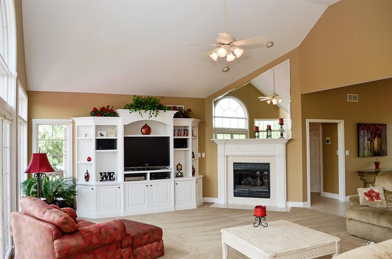 1900 Lakes Edge Dr, Newburgh, IN 47630 photo 7
