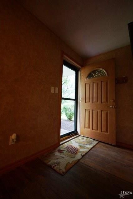 6229 Winter St, Fort Wayne, IN 46816 photo 2