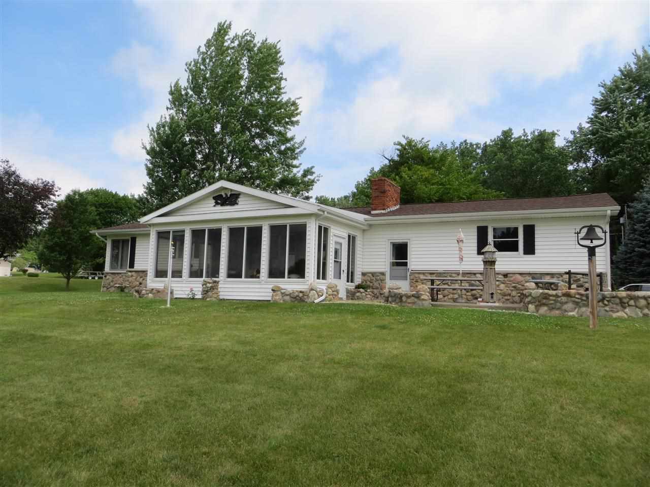 606 N Shore Dr, Kendallville, IN 46755 photo 2