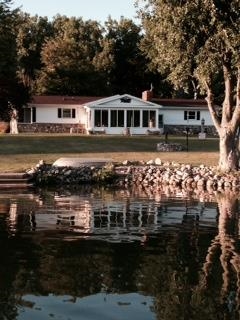 606 N Shore Dr, Kendallville, IN 46755 photo 1