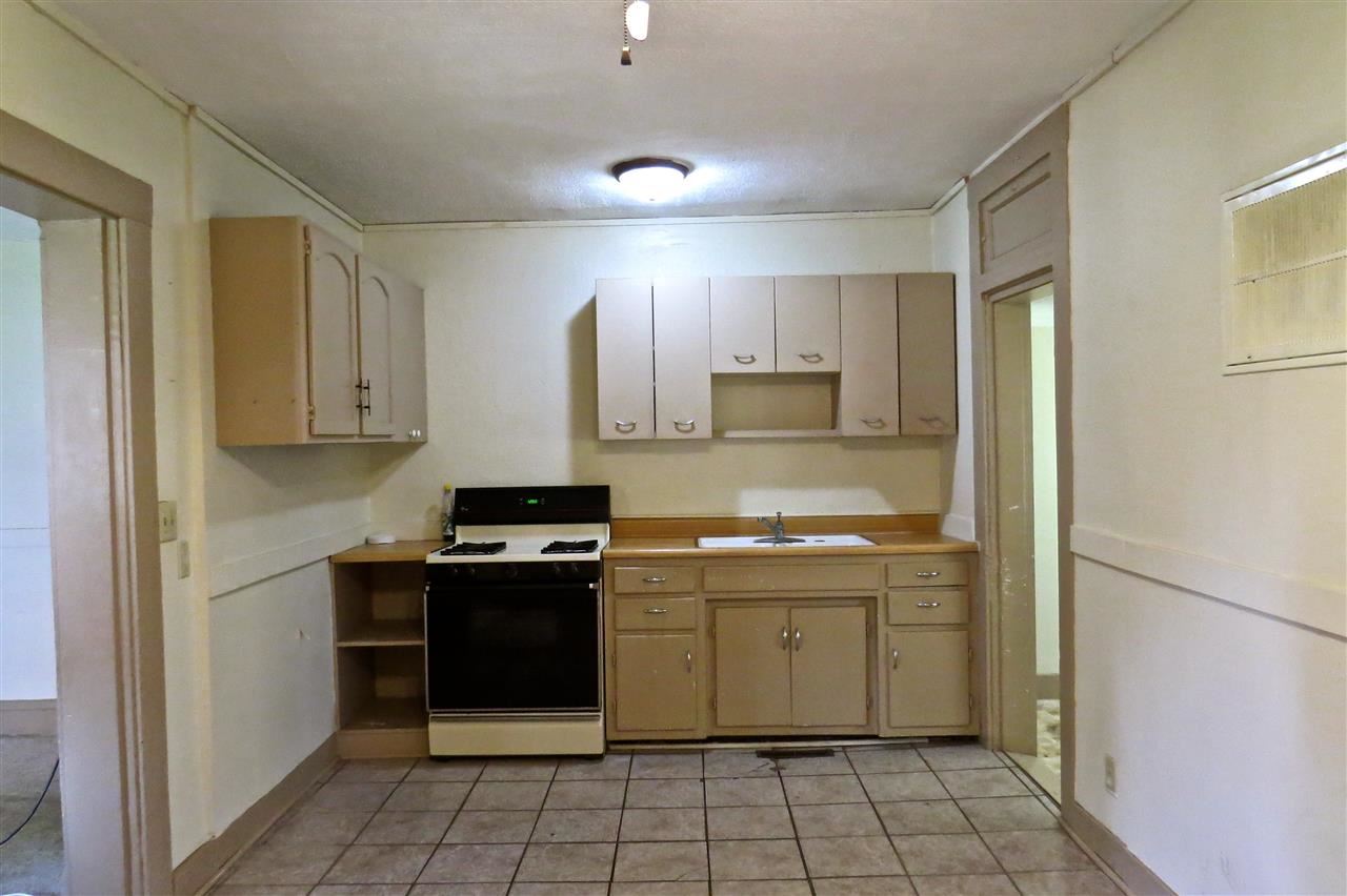 254 W Armstrong St, Frankfort, IN 46041 photo 3