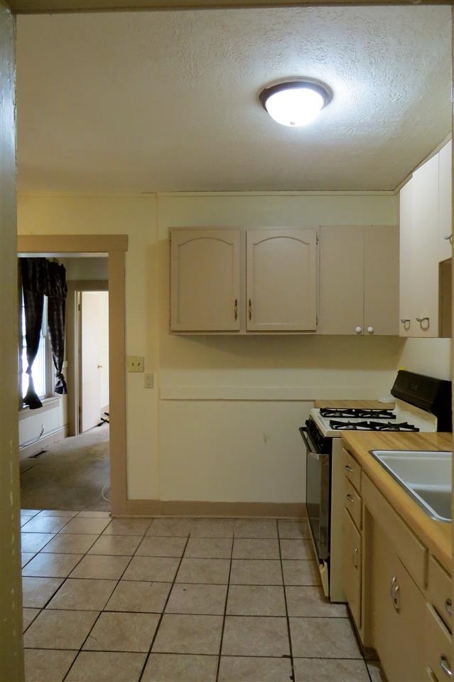 254 W Armstrong St, Frankfort, IN 46041 photo 5