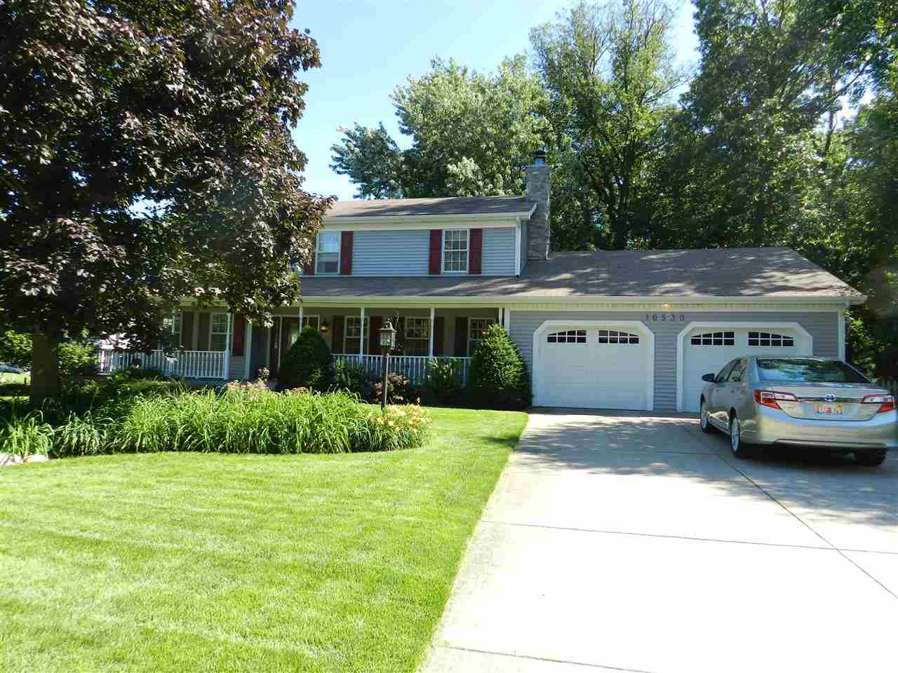 10530 Red Pine Dr, Granger, IN 46530 photo 2