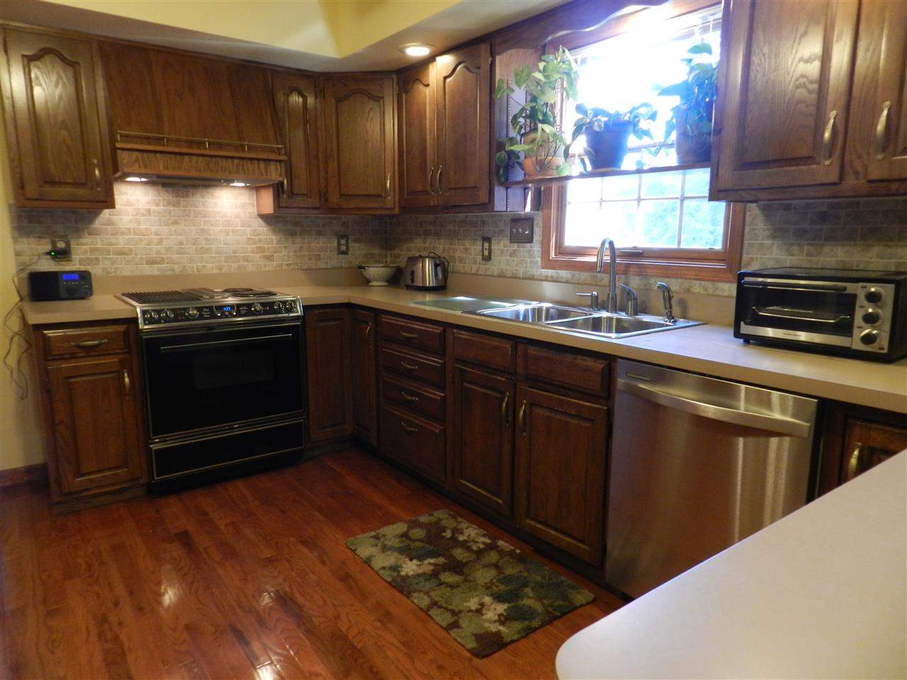 10530 Red Pine Dr, Granger, IN 46530 photo 13