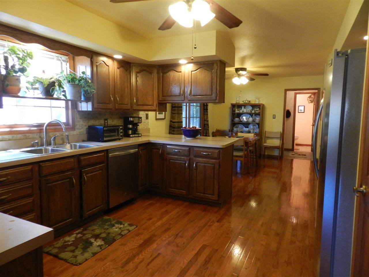 10530 Red Pine Dr, Granger, IN 46530 photo 10