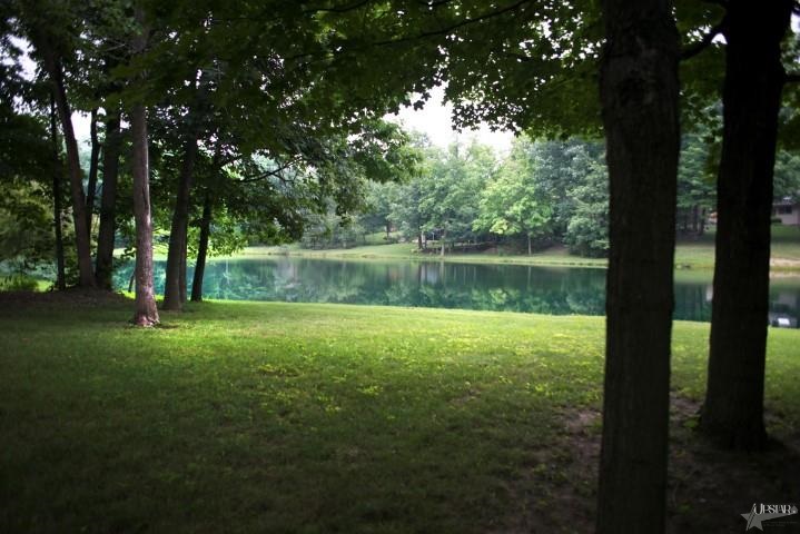 2933 Elmwood Ct, Fort Wayne, IN 46804 photo 2