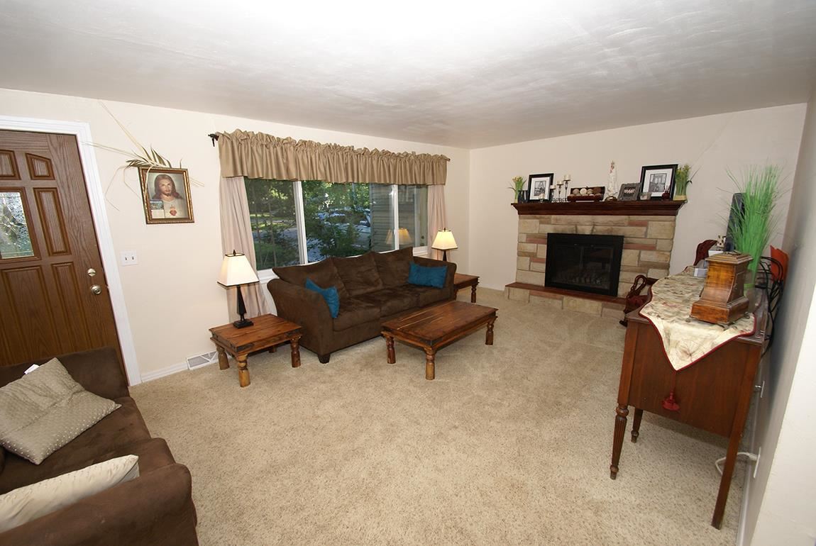 5201 Joan Dr, Fort Wayne, IN 46835 photo 2