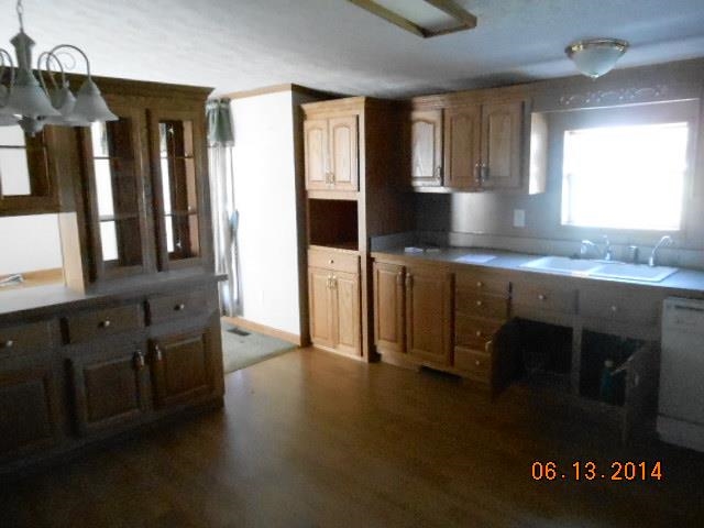 826 N Plum St, Albany, IN 47320 photo 4