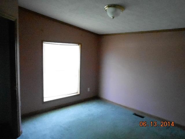 826 N Plum St, Albany, IN 47320 photo 6