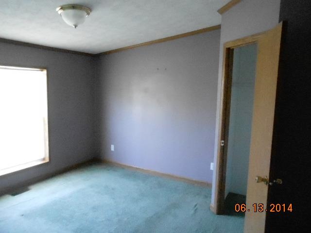 826 N Plum St, Albany, IN 47320 photo 8