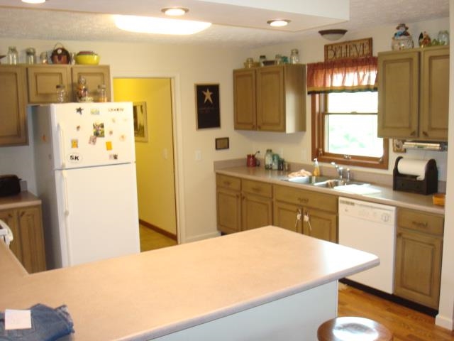 408 W Albion St, Avilla, IN 46710 photo 6