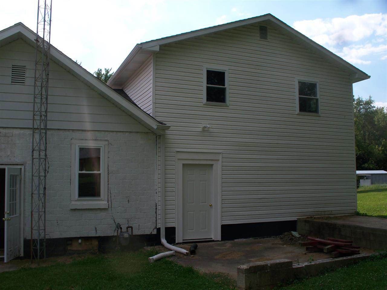 303 N East St, Odon, IN 47562 photo 4