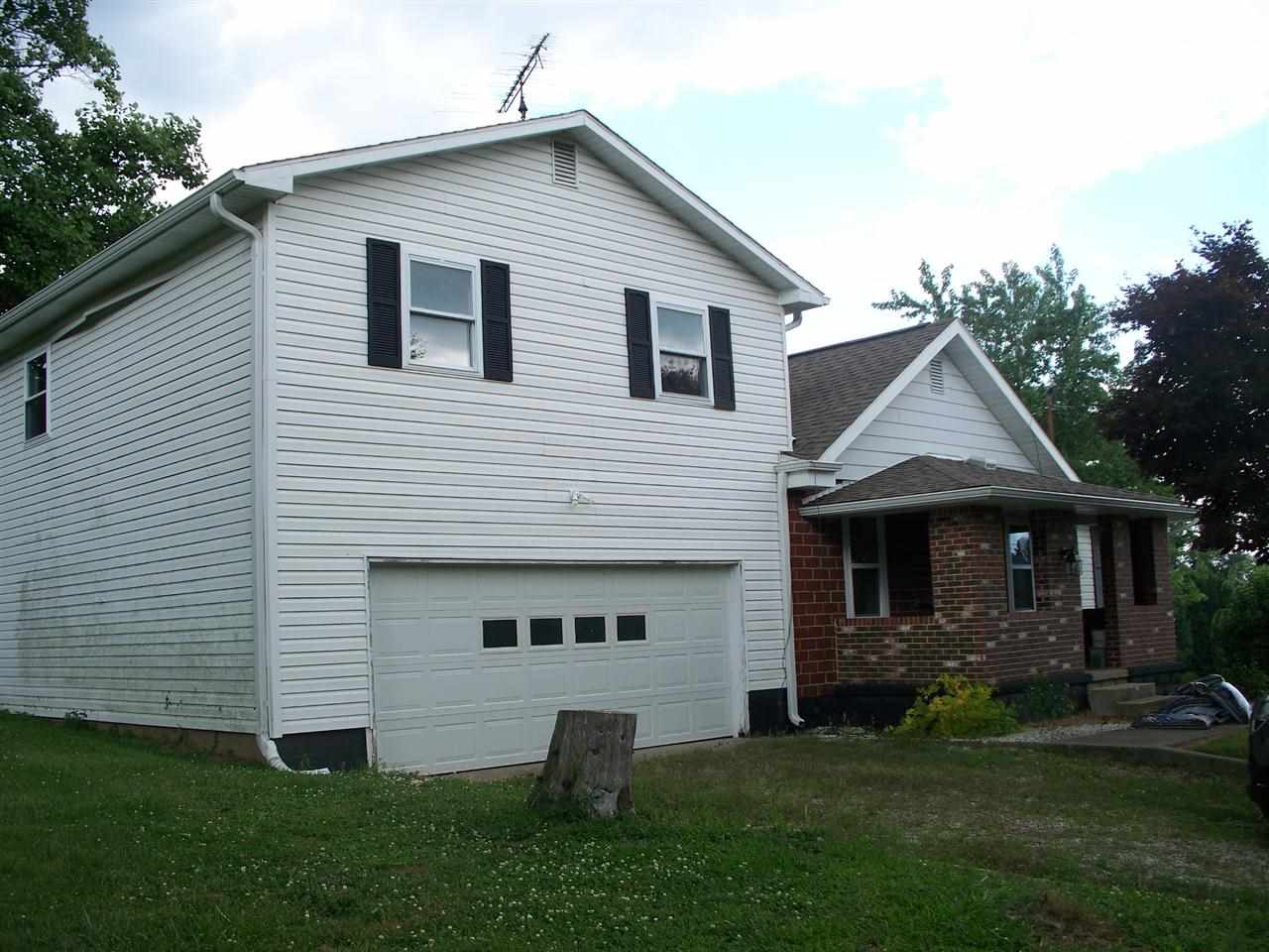 303 N East St, Odon, IN 47562 photo 2