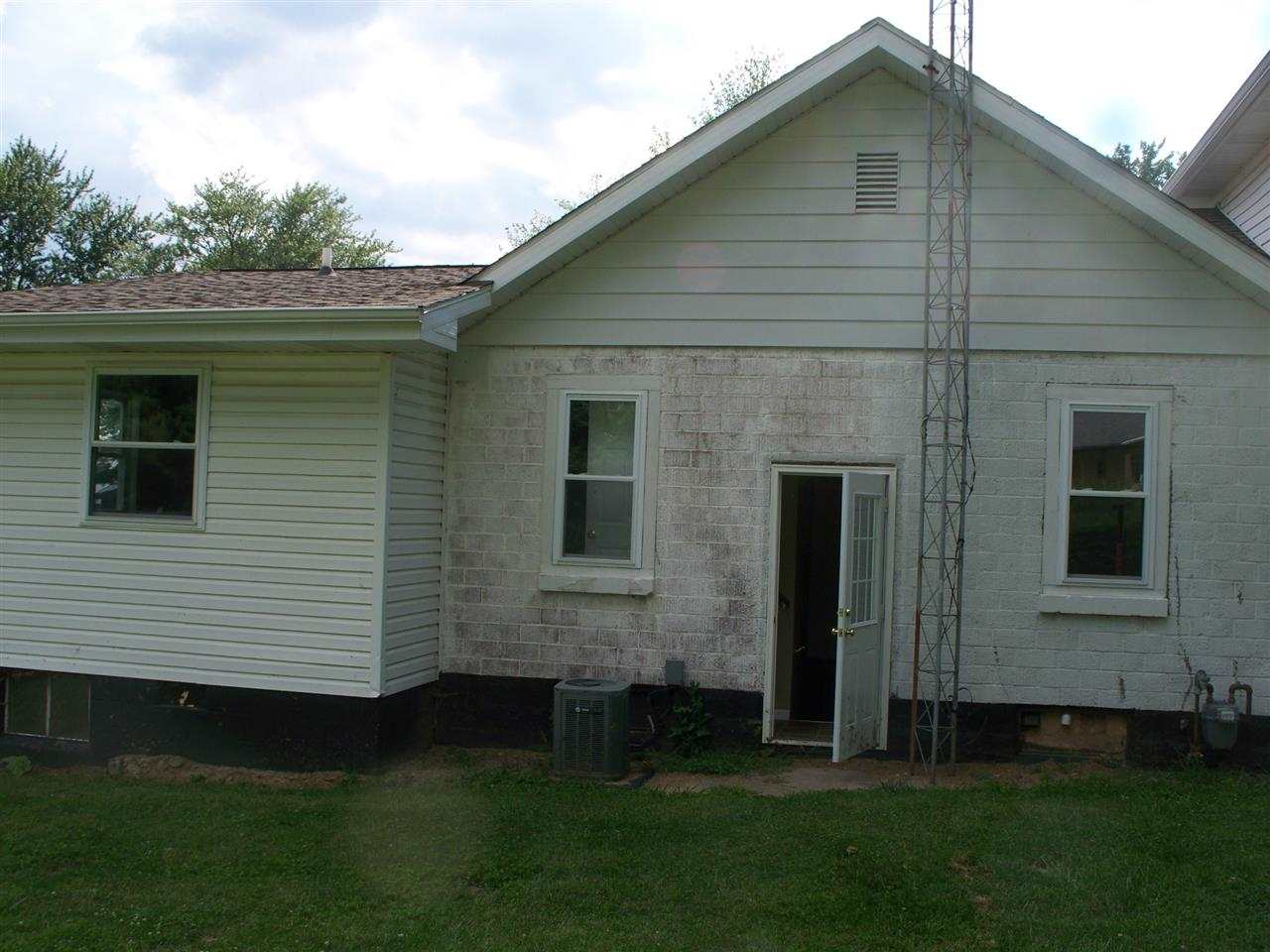 303 N East St, Odon, IN 47562 photo 3