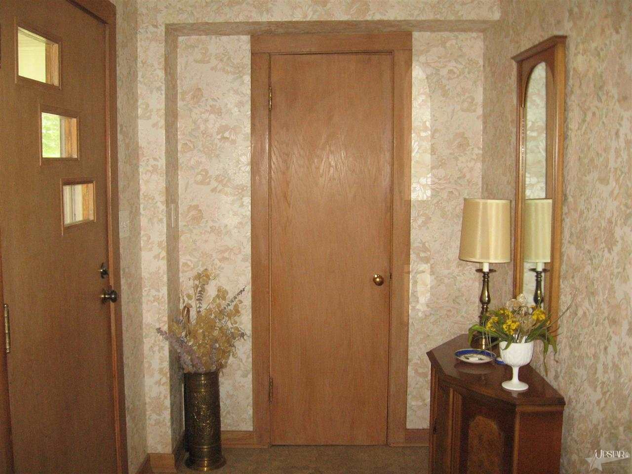 604 W Park Dr, Columbia City, IN 46725 photo 2