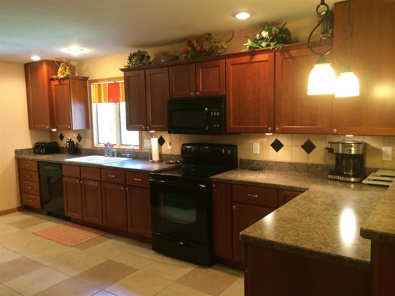 56233 Andrea Ct, Mishawaka, IN 46545 photo 2