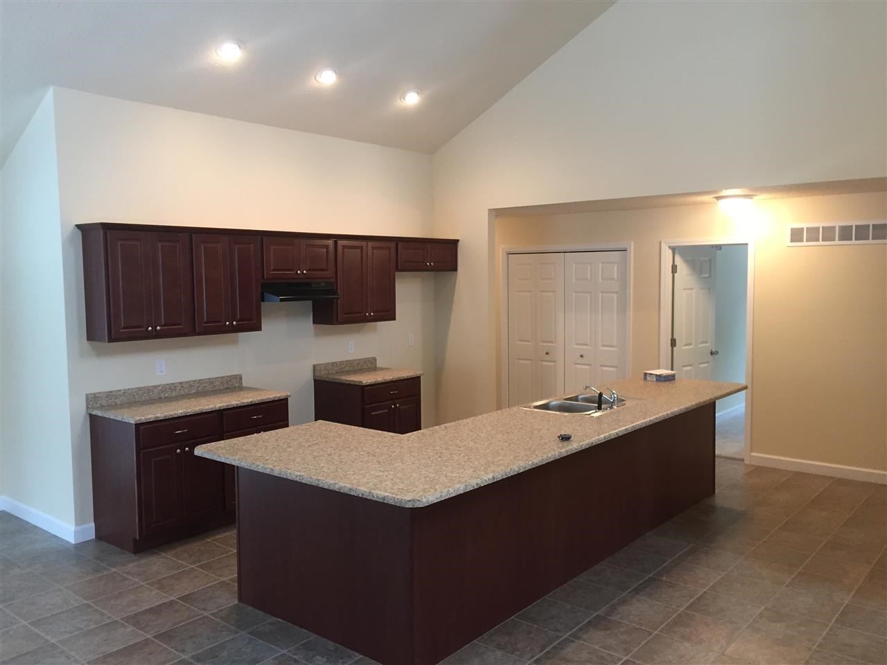 260 Beechnut Ct, Warsaw, IN 46582 photo 7