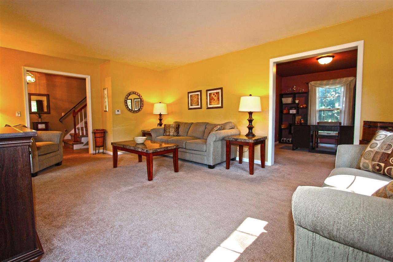 26225 Hilly Ln, Elkhart, IN 46517 photo 4