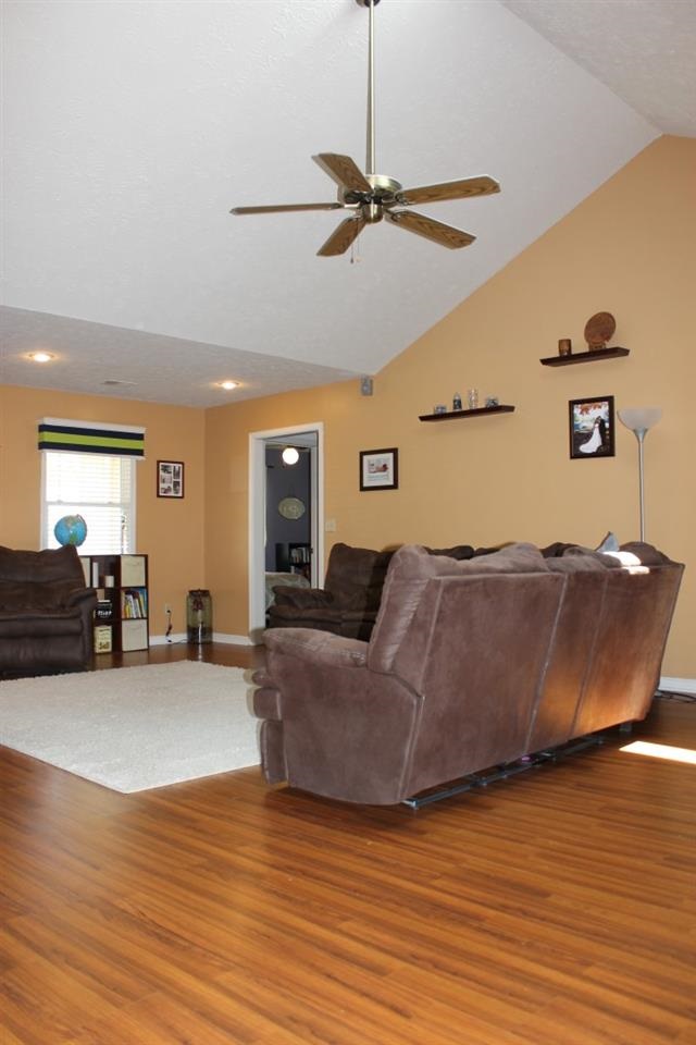 5788 Lisa Ln, Newburgh, IN 47630 photo 3