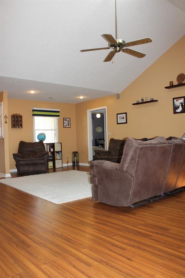 5788 Lisa Ln, Newburgh, IN 47630 photo 4
