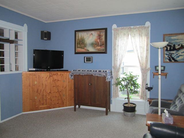12 Boyer St, Williamsport, IN 47993 photo 3