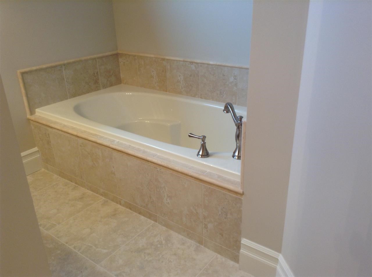 8131 Wyngate Cir, Newburgh, IN 47630 photo 14