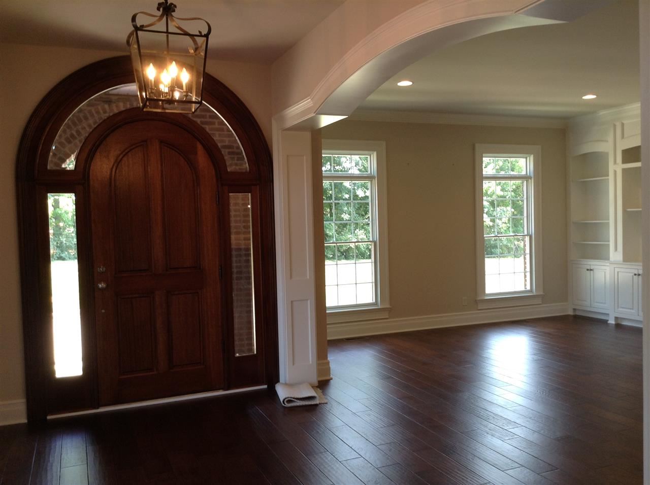 8131 Wyngate Cir, Newburgh, IN 47630 photo 2