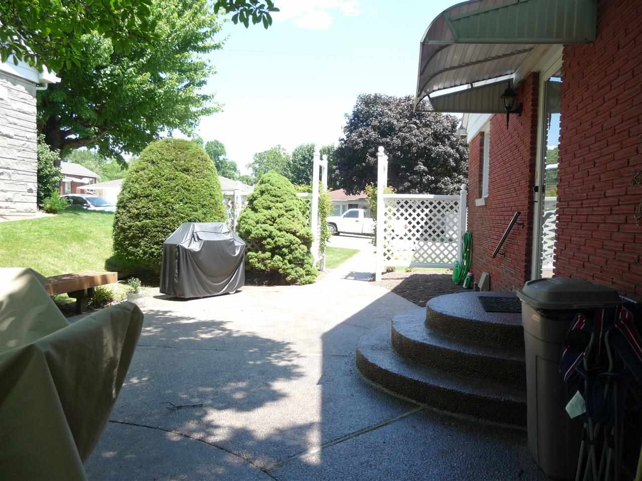939 Macarthur St, Jasper, IN 47546 photo 3