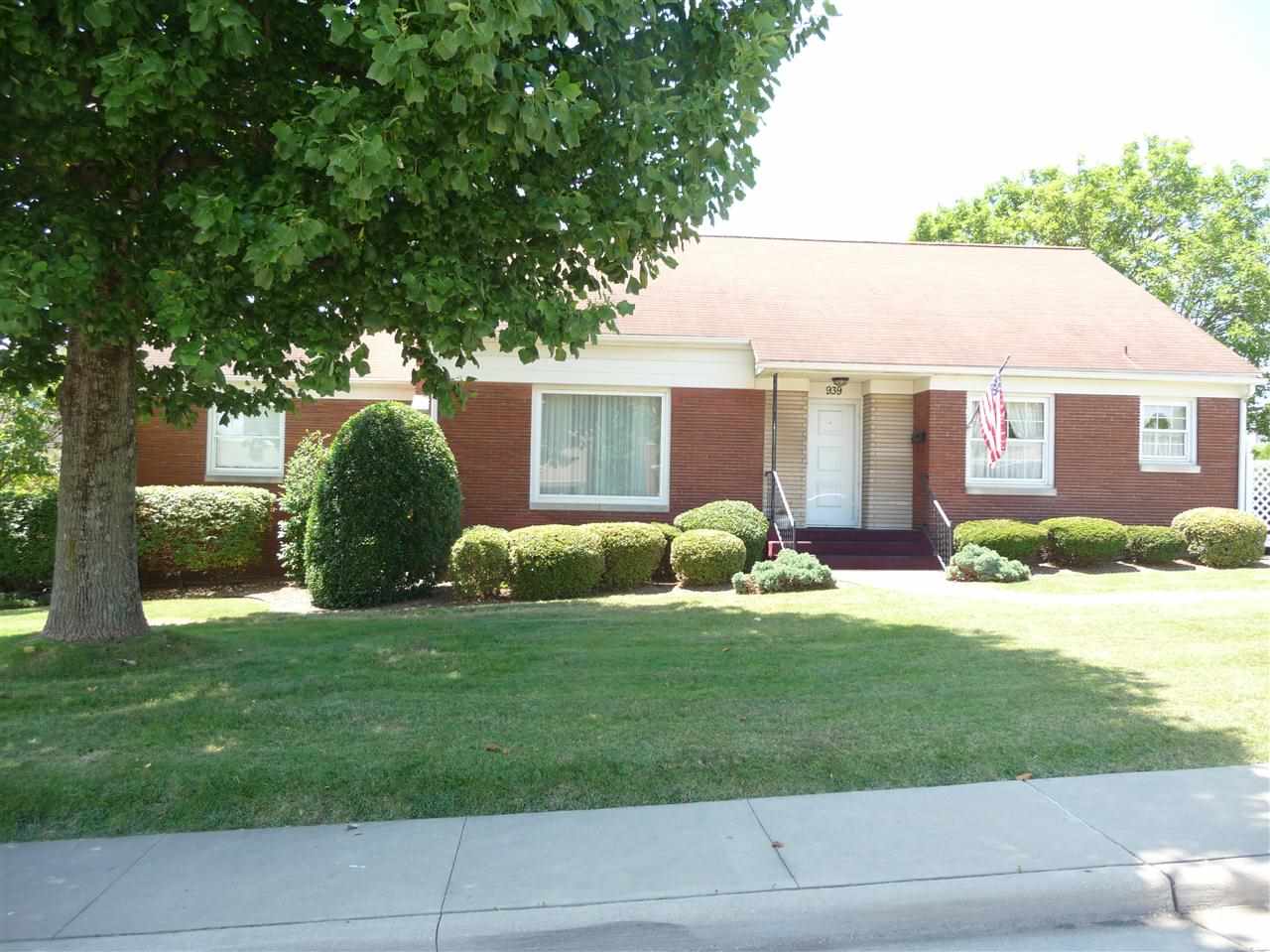 939 Macarthur St, Jasper, IN 47546 photo 2