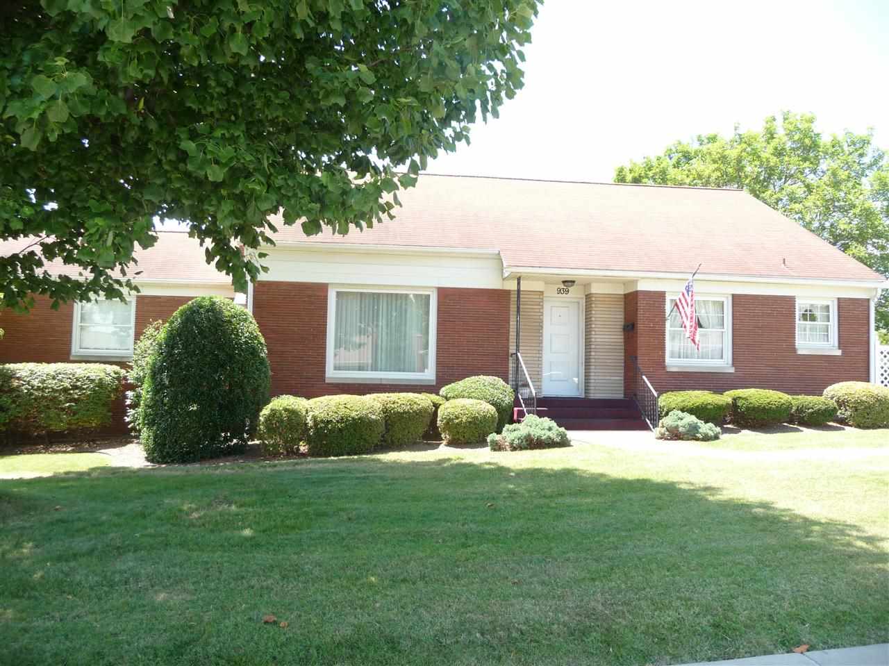 939 Macarthur St, Jasper, IN 47546 photo 1