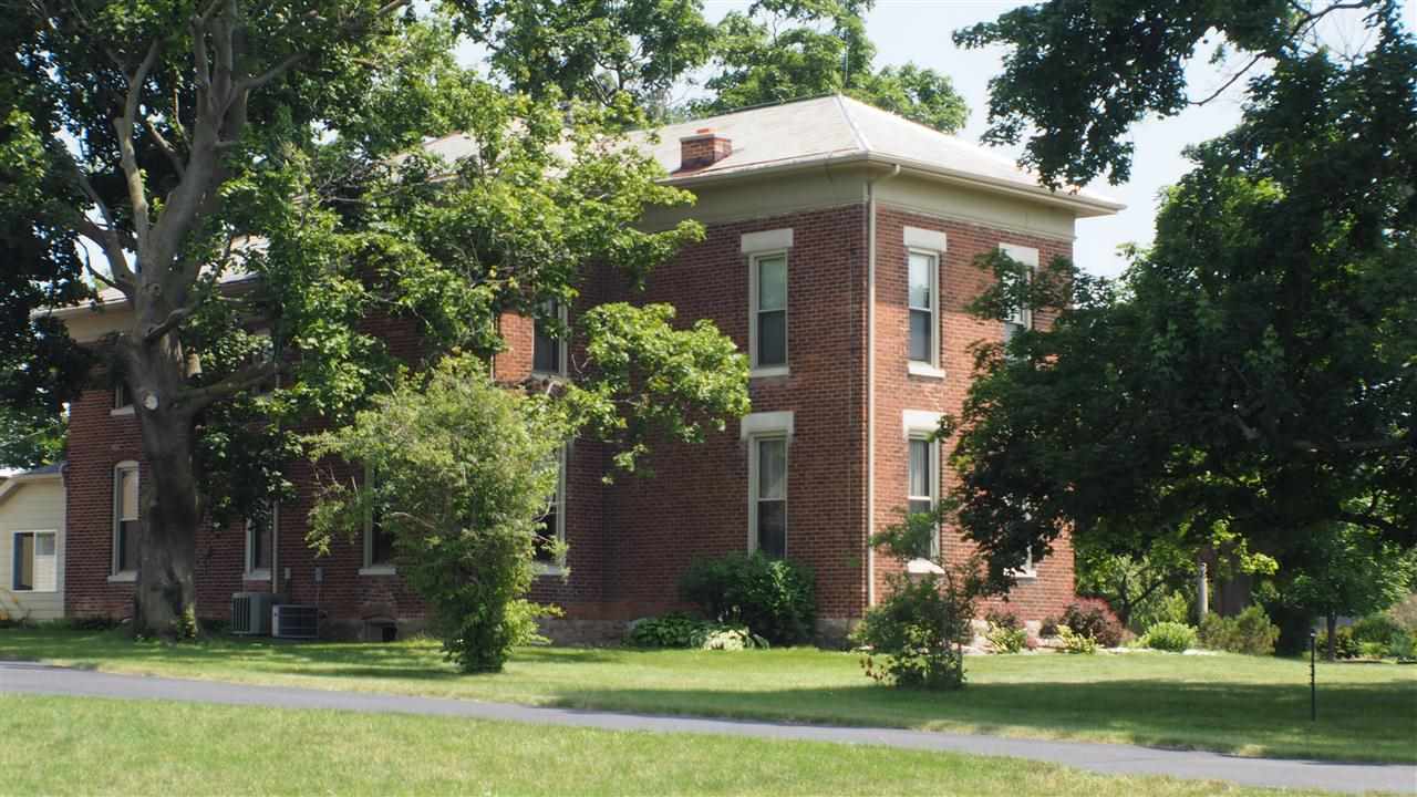 4032 Goeglein Rd, Fort Wayne, IN 46815 photo 2