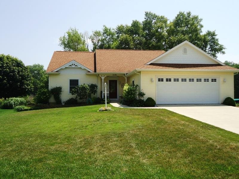 2138 Bluewater Dr, Warsaw, IN 46580 photo 1