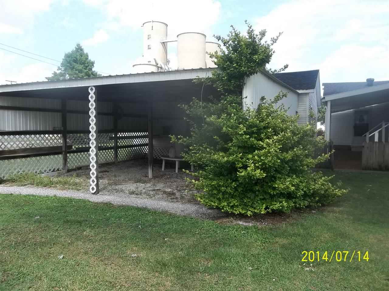 107 N Main St, Griffin, IN 47616 photo 4