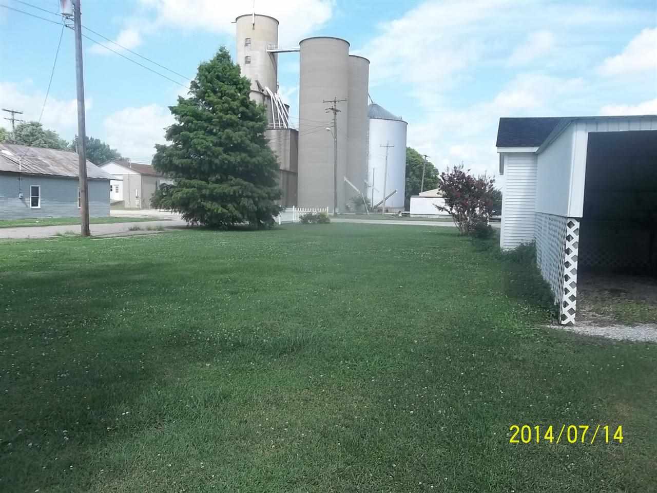 107 N Main St, Griffin, IN 47616 photo 3