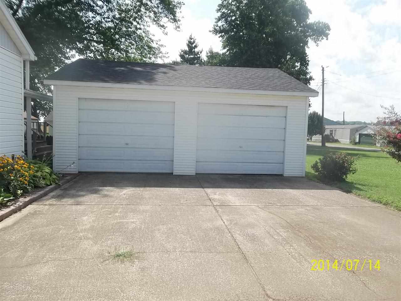 107 N Main St, Griffin, IN 47616 photo 2