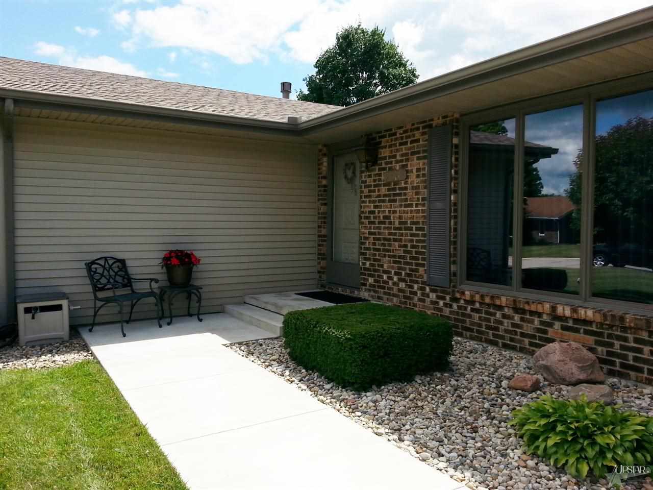 2583 E Oak Ln, Warsaw, IN 46582 photo 2
