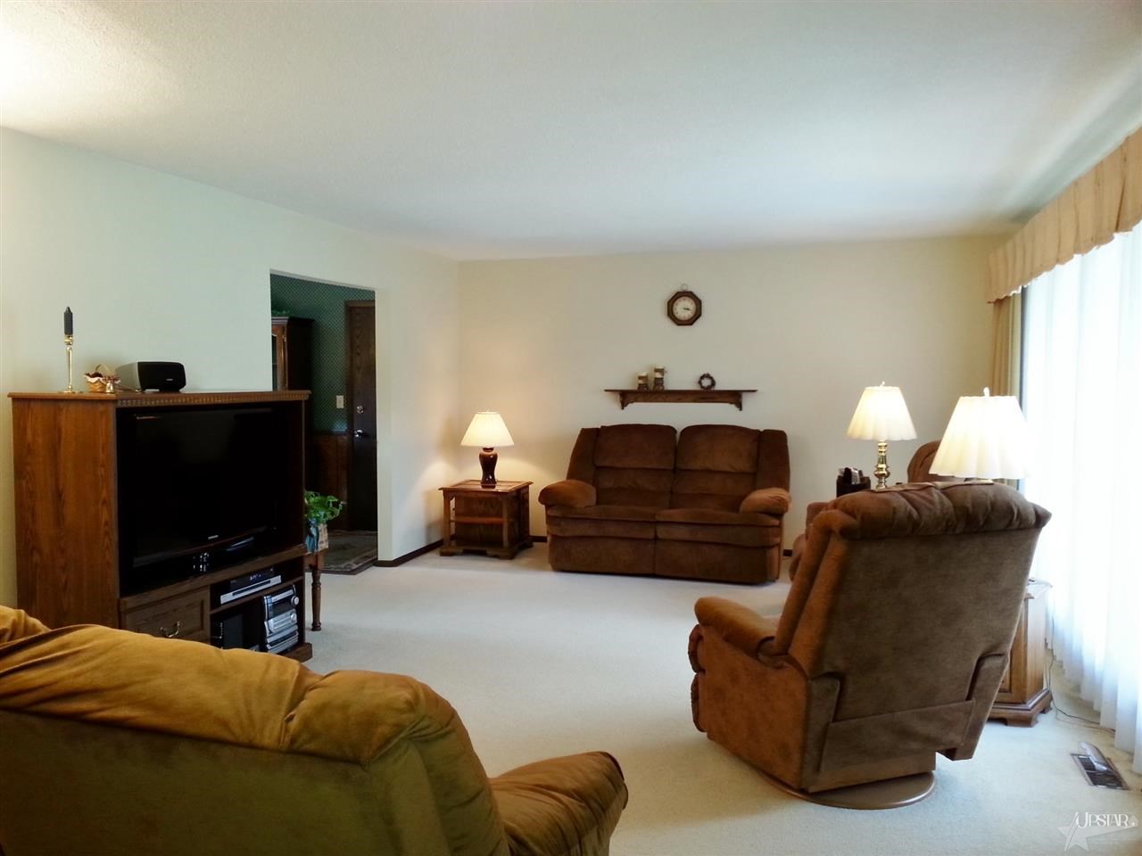 2583 E Oak Ln, Warsaw, IN 46582 photo 3