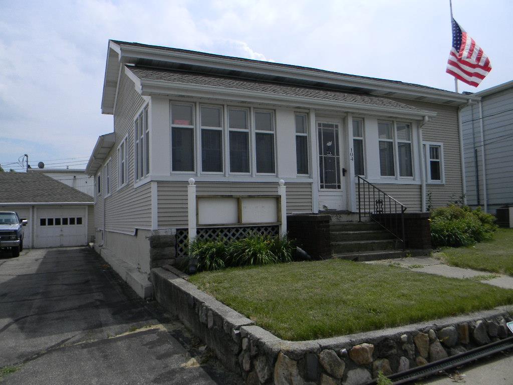 104 E Wayne St, Lagrange, IN 46761 photo 3