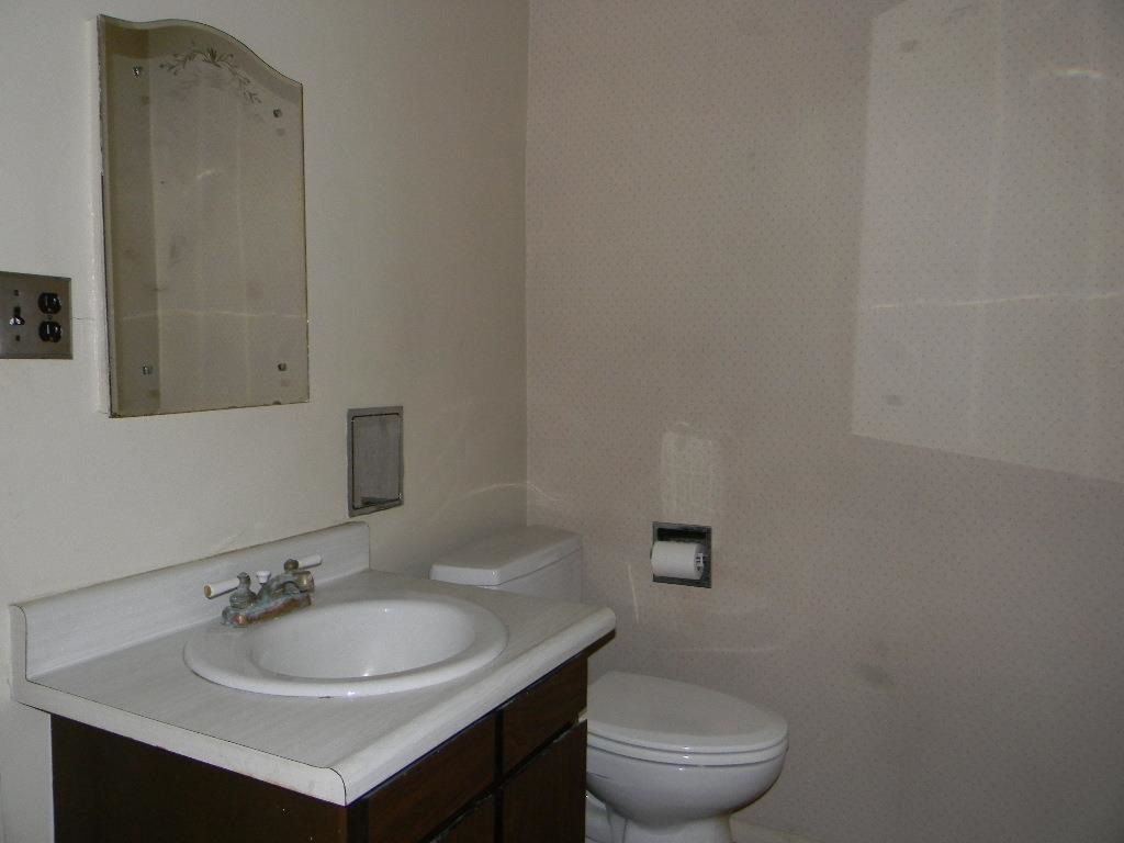 104 E Wayne St, Lagrange, IN 46761 photo 17