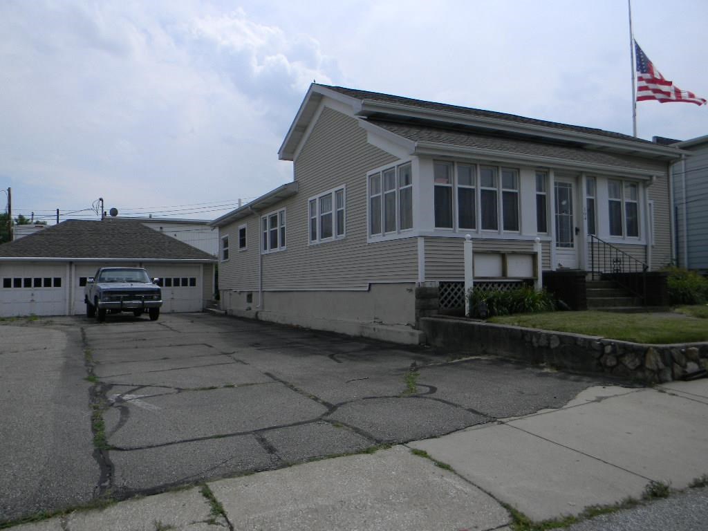 104 E Wayne St, Lagrange, IN 46761 photo 5