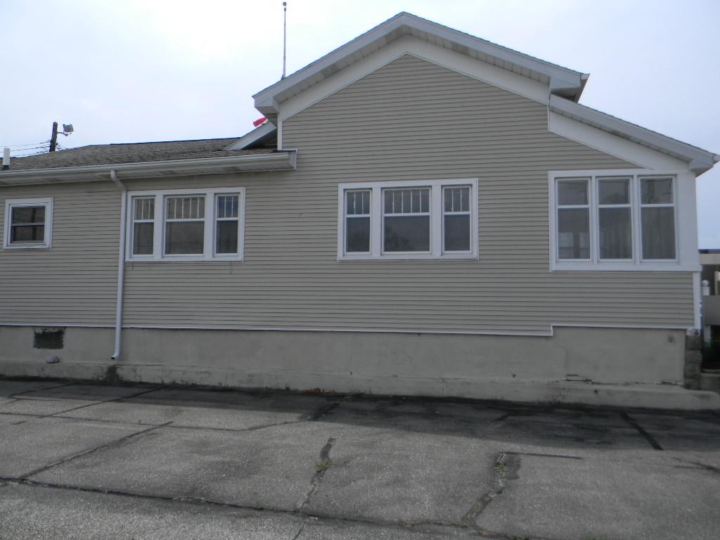104 E Wayne St, Lagrange, IN 46761 photo 4