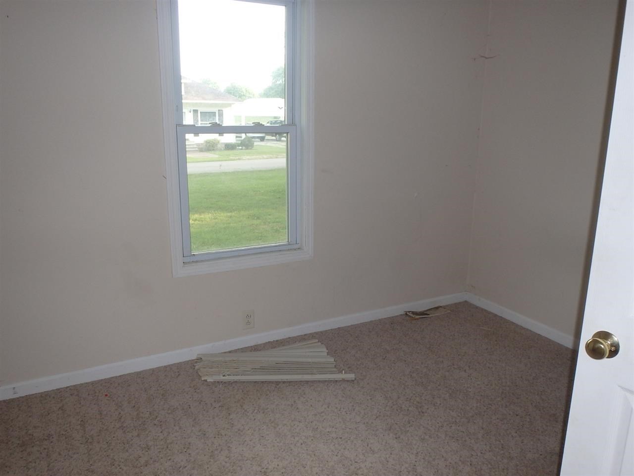 606 E Brummitt St, Owensville, IN 47665 photo 7