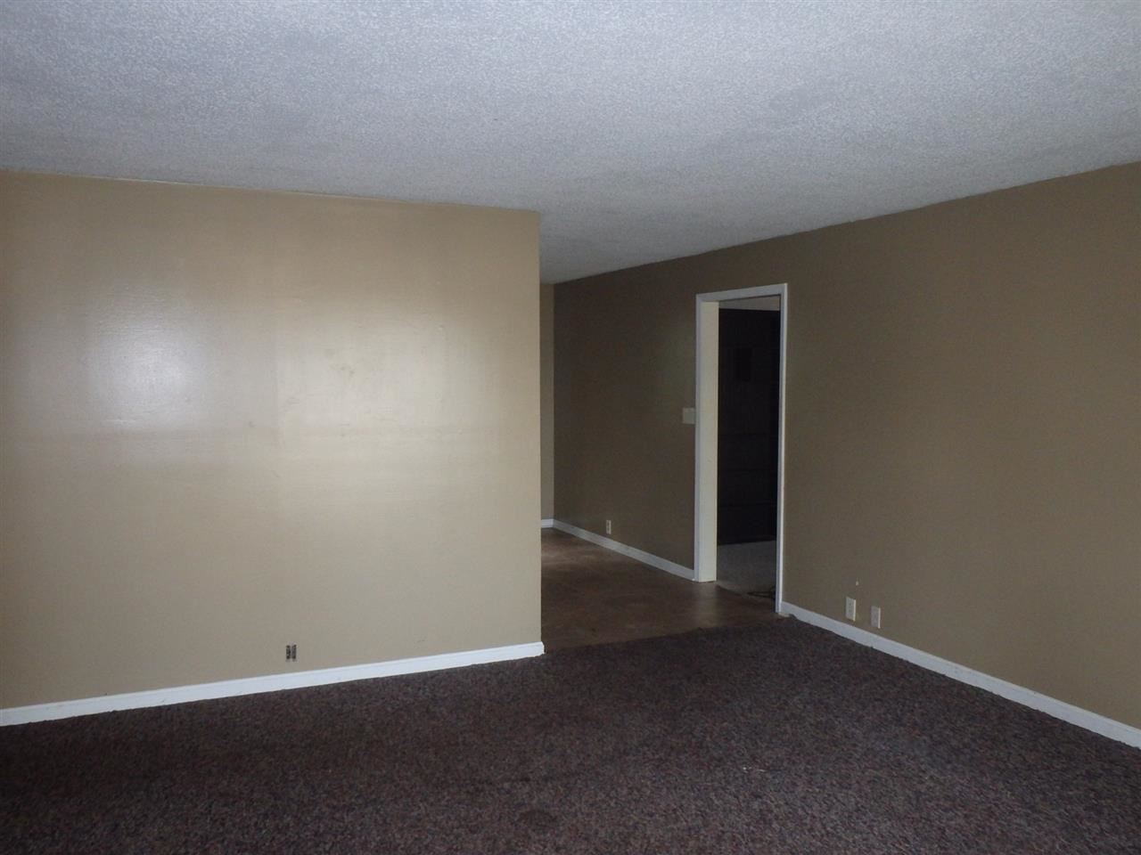 606 E Brummitt St, Owensville, IN 47665 photo 2